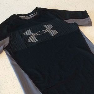 Under Armour Boys shirt